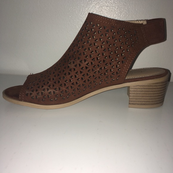 Shoes - Picture 3 of 4